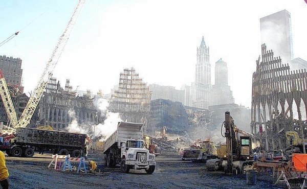  CLEANUP CONTINUES AT WORLD TRADE CENTER ATTACK SITE IN NEW YORK. (Reuters Photographer Reuter, / October 12, 2001) 