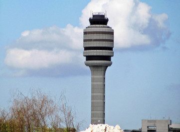 Orlando_International_Airport_air_traffic_control_tower