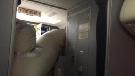 United Airlines Evacuation Slide Deploys Midair