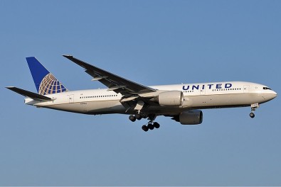 United Airlines 777